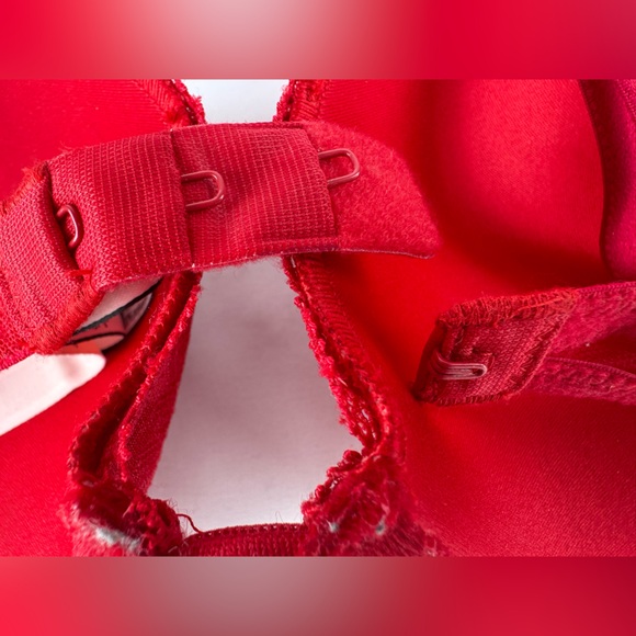 Victoria’s Secret Push Up Red Lace Bra - Picture 5 of 7